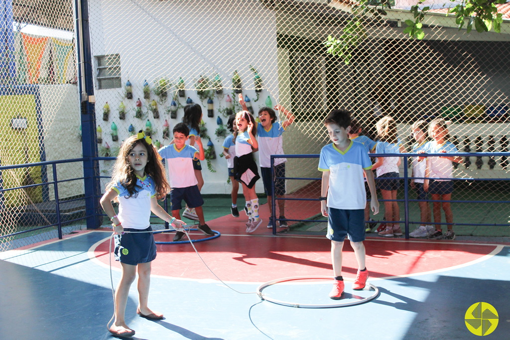 Fundamental - Colgio Le Perini. Educao Infantil e Ensino Fundamental. Indaiatuba, SP