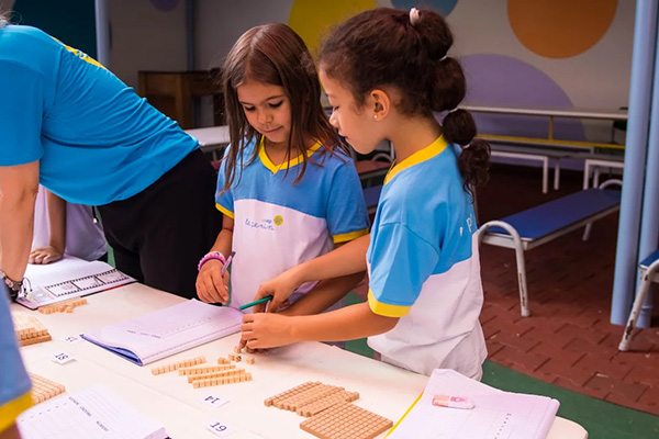 Matem�tica envolvente e significativa - Col�gio Le Perini. Educa��o Infantil e Ensino Fundamental. Indaiatuba, SP