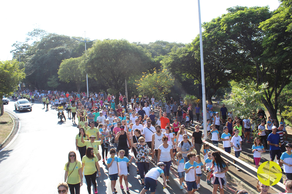 Caminhada em Famlia - Colgio Le Perini. Educao Infantil e Ensino Fundamental. Indaiatuba, SP