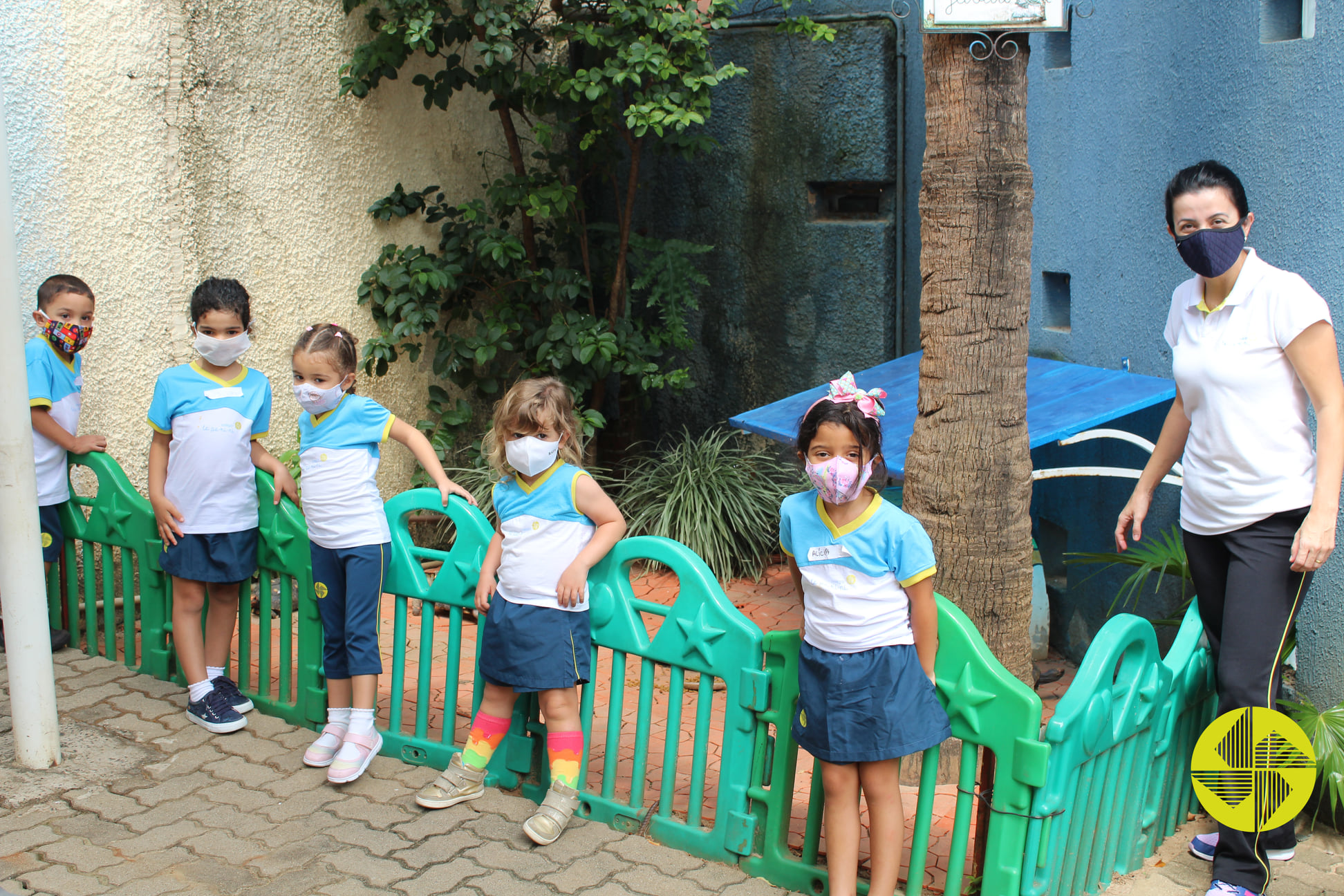 Reencontrando os amigos e professores - Colgio Le Perini. Educao Infantil e Ensino Fundamental. Indaiatuba, SP