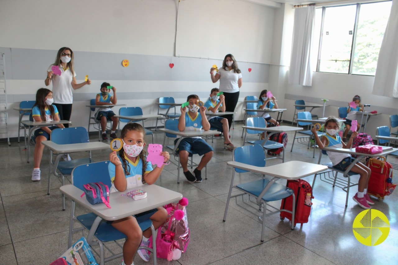 Volta s Aulas com Segurana - Colgio Le Perini. Educao Infantil e Ensino Fundamental. Indaiatuba, SP