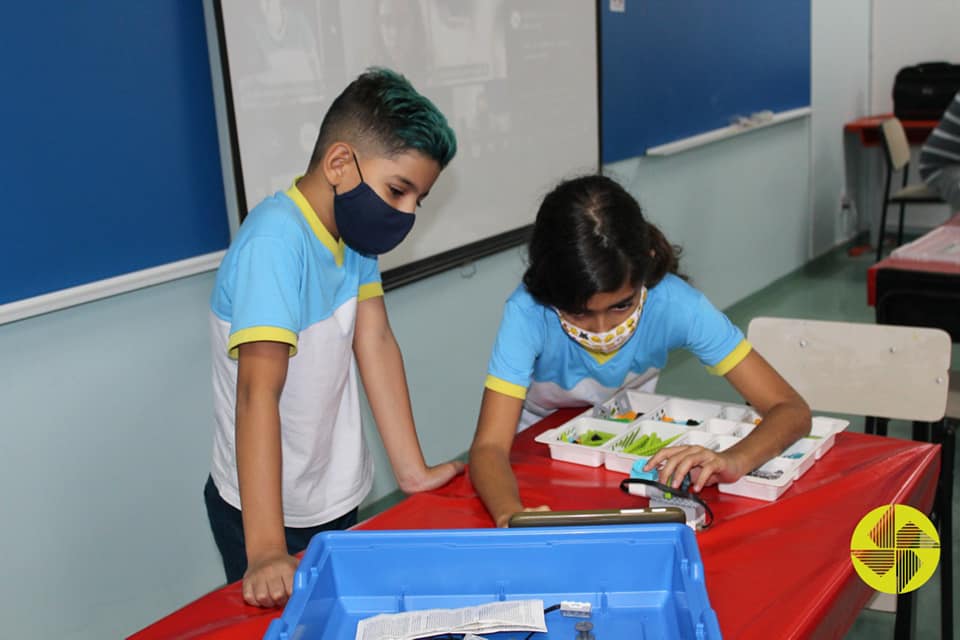 Robtica - Colgio Le Perini. Educao Infantil e Ensino Fundamental. Indaiatuba, SP