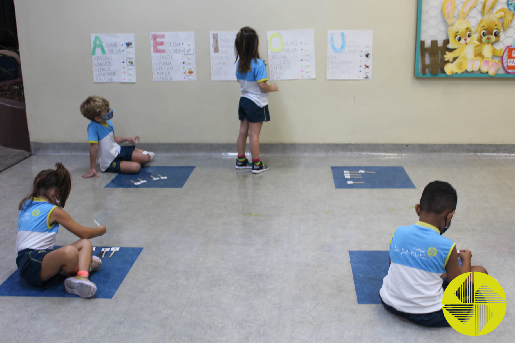 As Vogais - Colgio Le Perini. Educao Infantil e Ensino Fundamental. Indaiatuba, SP