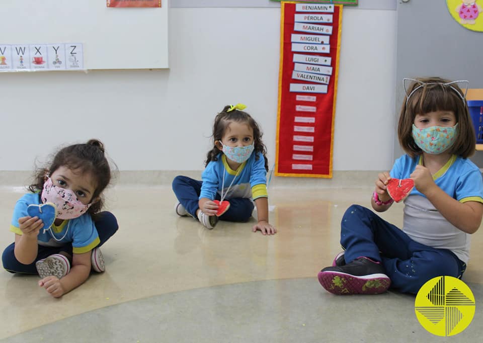 Colares da Amizade - Colgio Le Perini. Educao Infantil e Ensino Fundamental. Indaiatuba, SP