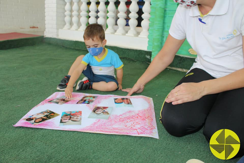Surpresa para o Dia das Mães - Colégio Le Perini. Educação Infantil e Ensino Fundamental. Indaiatuba, SP