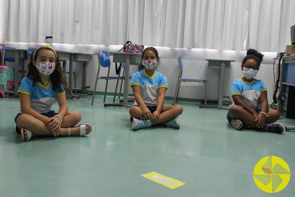 Jogo dos Sinnimos - Colgio Le Perini. Educao Infantil e Ensino Fundamental. Indaiatuba, SP