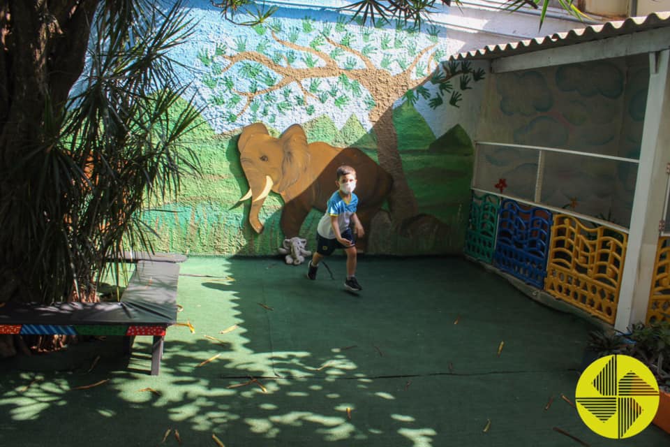 Aprendendo ingls de forma natural e divertida - Colgio Le Perini. Educao Infantil e Ensino Fundamental. Indaiatuba, SP