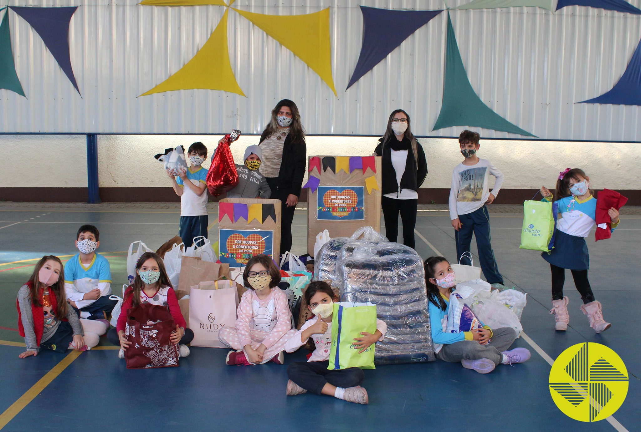 Campanha solidria - Colgio Le Perini. Educao Infantil e Ensino Fundamental. Indaiatuba, SP