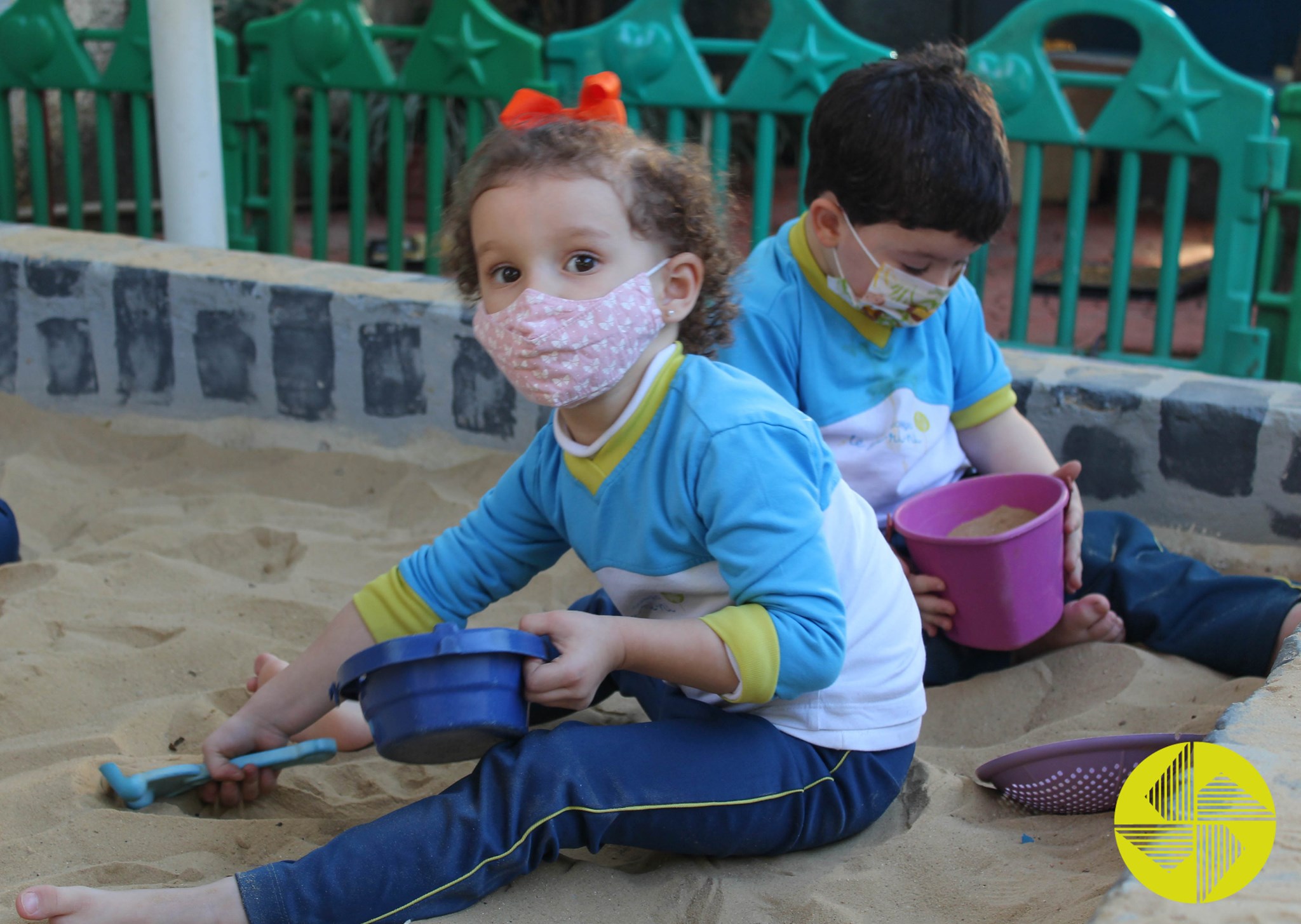Brincando com areia - Colgio Le Perini. Educao Infantil e Ensino Fundamental. Indaiatuba, SP