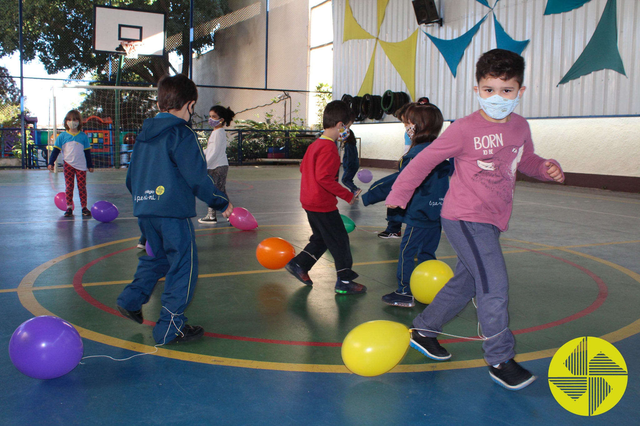 Brincando - Colgio Le Perini. Educao Infantil e Ensino Fundamental. Indaiatuba, SP