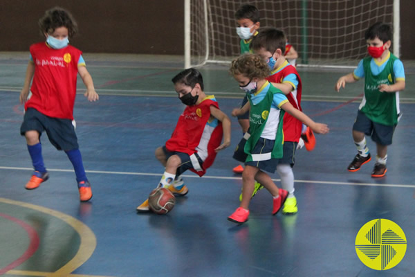 Encontro Esportivo - Colgio Le Perini. Educao Infantil e Ensino Fundamental. Indaiatuba, SP