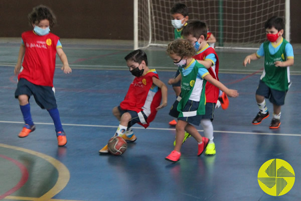 Encontro Esportivo - Colgio Le Perini. Educao Infantil e Ensino Fundamental. Indaiatuba, SP