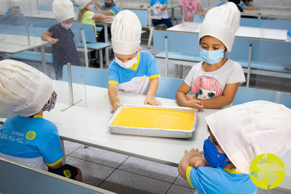 Bolo de Cenoura - Colgio Le Perini. Educao Infantil e Ensino Fundamental. Indaiatuba, SP