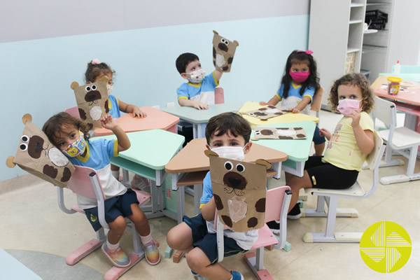 A Cachinhos Dourados e os Trs Ursos passaram por a? - Colgio Le Perini. Educao Infantil e Ensino Fundamental. Indaiatuba, SP