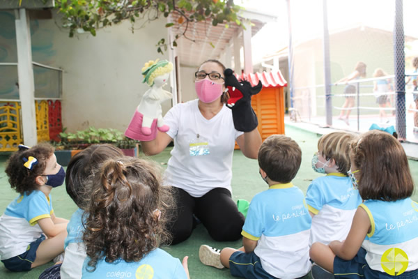 A Menina Flor, o Papagaio e o Lobo - Colgio Le Perini. Educao Infantil e Ensino Fundamental. Indaiatuba, SP