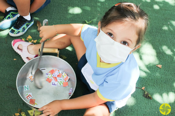 Sopa de letrinhas! - Colgio Le Perini. Educao Infantil e Ensino Fundamental. Indaiatuba, SP