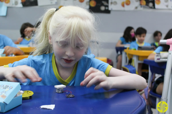 Joaninha de papel - Colgio Le Perini. Educao Infantil e Ensino Fundamental. Indaiatuba, SP