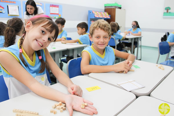 Aprendendo Matemtica - Colgio Le Perini. Educao Infantil e Ensino Fundamental. Indaiatuba, SP