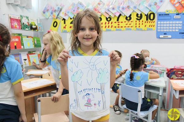 Desenhando no papel - Colgio Le Perini. Educao Infantil e Ensino Fundamental. Indaiatuba, SP