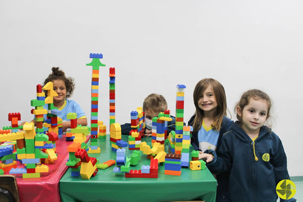 Desafio de Robtica - Colgio Le Perini. Educao Infantil e Ensino Fundamental. Indaiatuba, SP