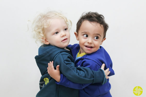 O Poder do Abraço - Colégio Le Perini. Educação Infantil e Ensino Fundamental. Indaiatuba, SP