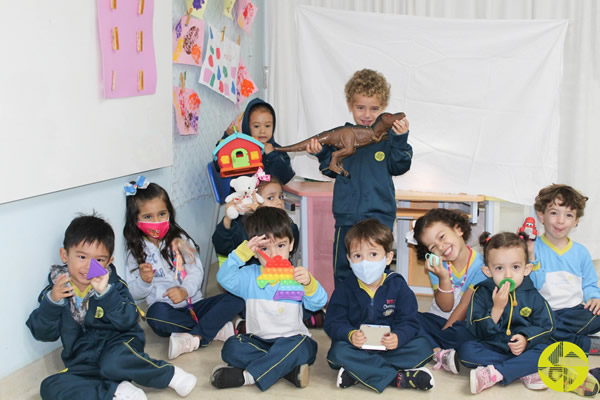 Teatro de Sombras - Colégio Le Perini. Educação Infantil e Ensino Fundamental. Indaiatuba, SP