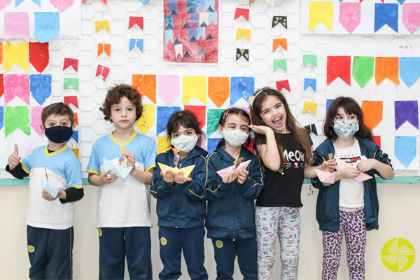 O Vendedor de Frutas - Colgio Le Perini. Educao Infantil e Ensino Fundamental. Indaiatuba, SP