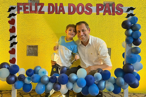 Dia dos Pais - Colgio Le Perini. Educao Infantil e Ensino Fundamental. Indaiatuba, SP