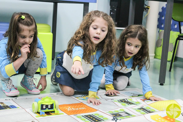 Aula de Robtica! - Colgio Le Perini. Educao Infantil e Ensino Fundamental. Indaiatuba, SP