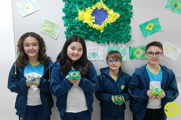 Semana da Ptria! - Colgio Le Perini. Educao Infantil e Ensino Fundamental. Indaiatuba, SP