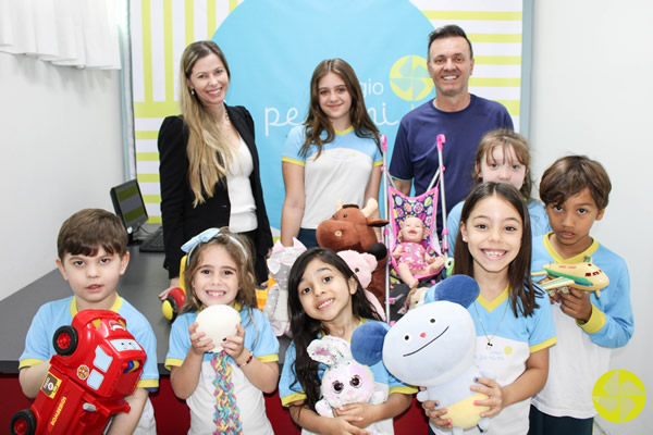 Campanha de Arrecadao de Brinquedos - Colgio Le Perini. Educao Infantil e Ensino Fundamental. Indaiatuba, SP