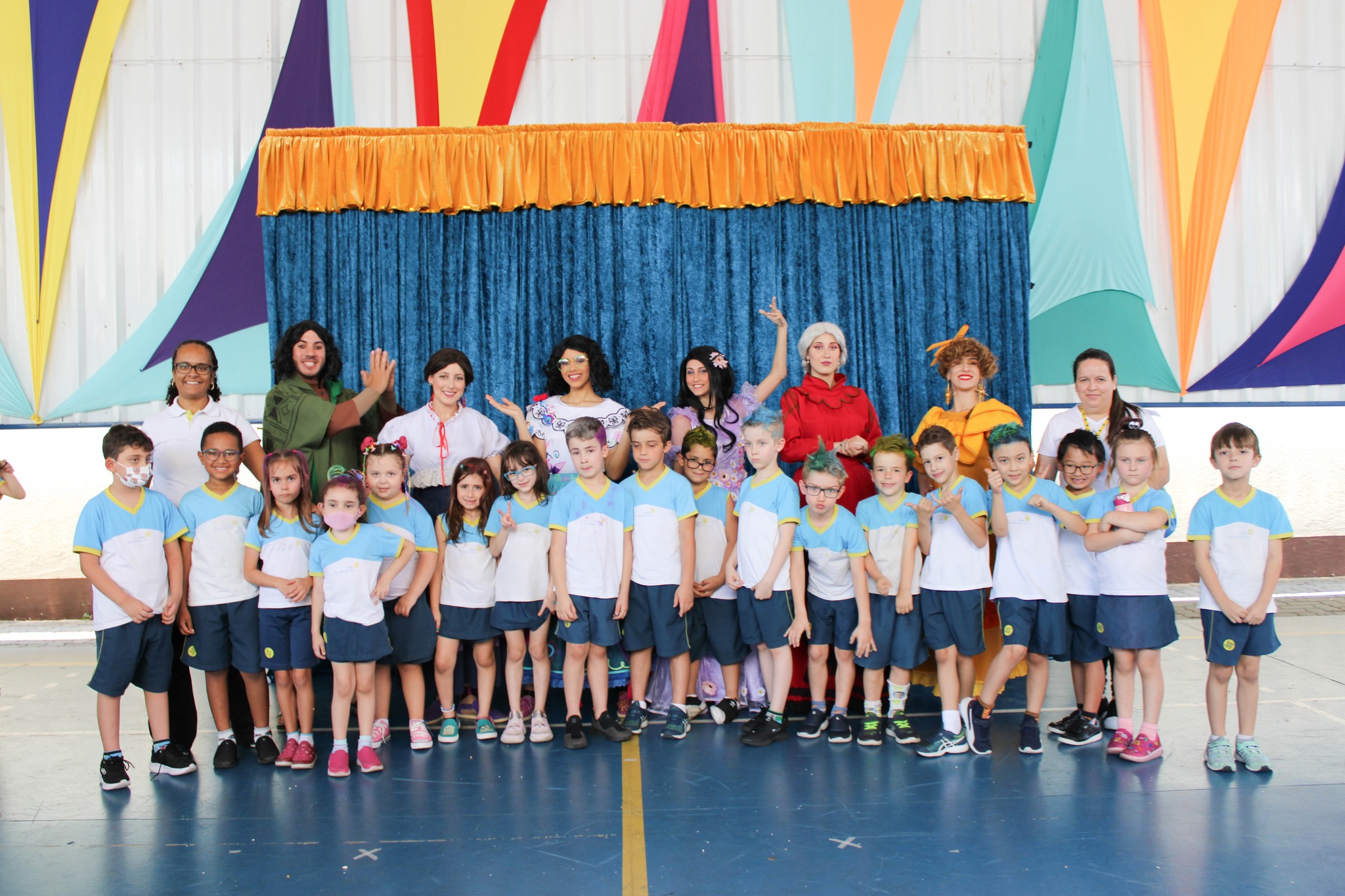 Teatro Encanto: Semana da Criana 2022 - Colgio Le Perini. Educao Infantil e Ensino Fundamental. Indaiatuba, SP