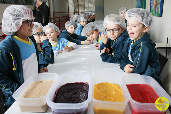 Culinria Saudvel - Sorvete de fruta - Colgio Le Perini. Educao Infantil e Ensino Fundamental. Indaiatuba, SP