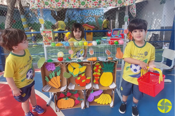 Brincando de mercado! - Colgio Le Perini. Educao Infantil e Ensino Fundamental. Indaiatuba, SP