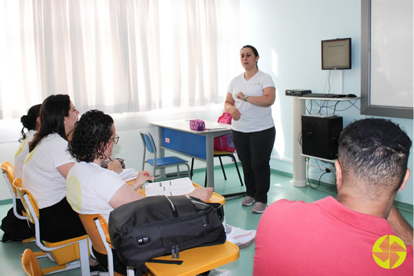 Programa bilngue ganhando ainda mais fora - Colgio Le Perini. Educao Infantil e Ensino Fundamental. Indaiatuba, SP