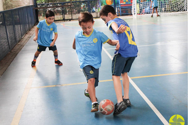 Dia de aula de Jazz e Futebol!  - Colgio Le Perini. Educao Infantil e Ensino Fundamental. Indaiatuba, SP