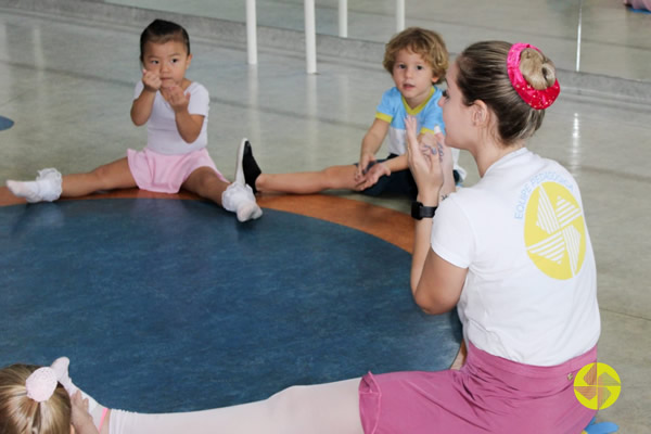 Vamos danar? - Colgio Le Perini. Educao Infantil e Ensino Fundamental. Indaiatuba, SP