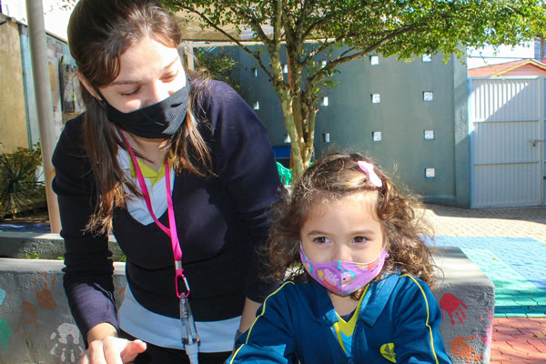 Trabalho com a horta - Colgio Le Perini. Educao Infantil e Ensino Fundamental. Indaiatuba, SP