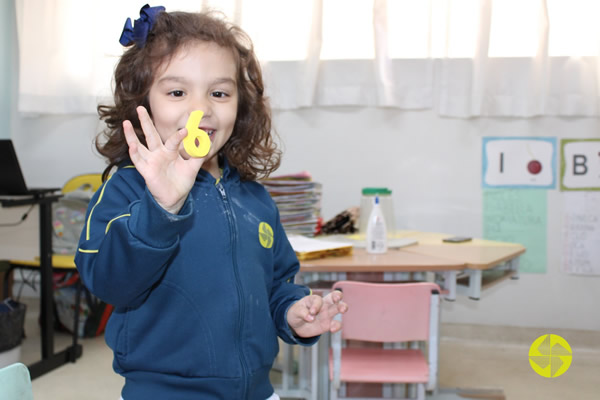 Lousa Mgica - Colgio Le Perini. Educao Infantil e Ensino Fundamental. Indaiatuba, SP