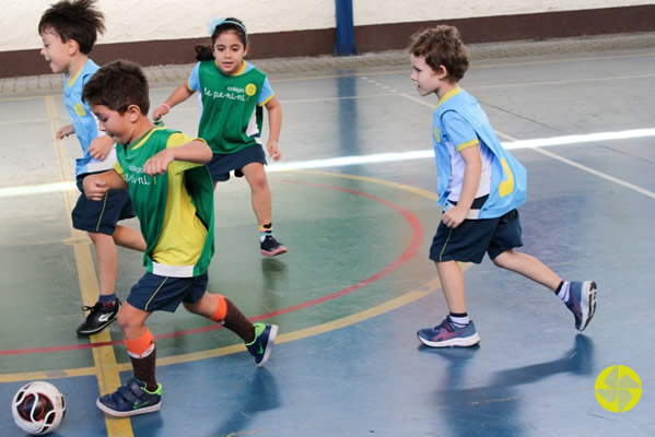  hora do futebol! - Colgio Le Perini. Educao Infantil e Ensino Fundamental. Indaiatuba, SP