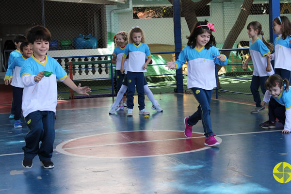 Aprender Brincando - Colgio Le Perini. Educao Infantil e Ensino Fundamental. Indaiatuba, SP