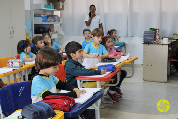 Alfabetizao a partir de cantigas - Colgio Le Perini. Educao Infantil e Ensino Fundamental. Indaiatuba, SP