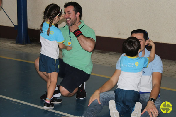 Ser pai  ter nas mos a misso mais nobre do mundo. - Colgio Le Perini. Educao Infantil e Ensino Fundamental. Indaiatuba, SP