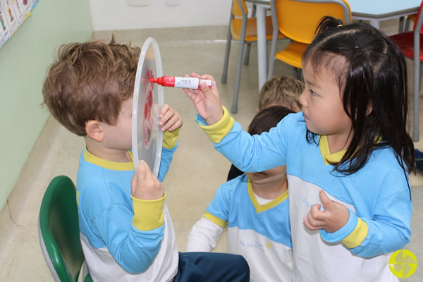 Identidade - Colgio Le Perini. Educao Infantil e Ensino Fundamental. Indaiatuba, SP