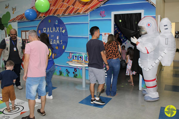 Exposio de Arte e Mostra Literria - Programa Bilngue - Colgio Le Perini. Educao Infantil e Ensino Fundamental. Indaiatuba, SP