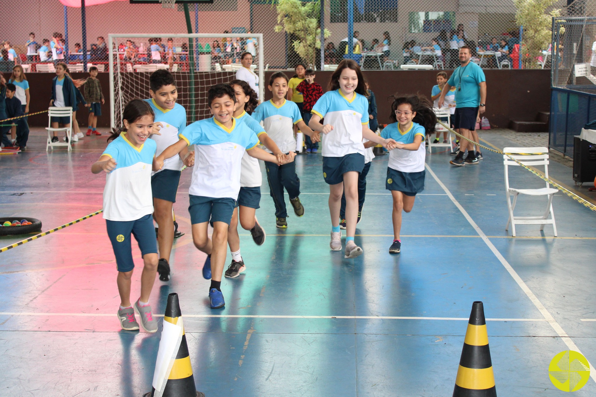 Ser criana  correr e brincar at cansar! - Colgio Le Perini. Educao Infantil e Ensino Fundamental. Indaiatuba, SP