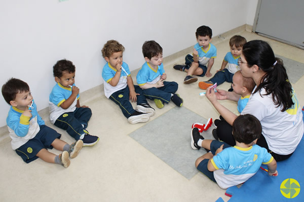 Escovao de forma divertida e mgica! - Colgio Le Perini. Educao Infantil e Ensino Fundamental. Indaiatuba, SP