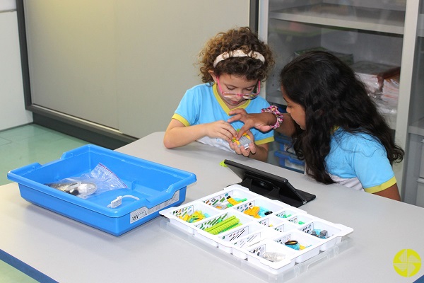 Cincias na aula de Robtica - Colgio Le Perini. Educao Infantil e Ensino Fundamental. Indaiatuba, SP