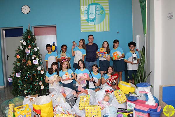 Natal solidrio - Colgio Le Perini. Educao Infantil e Ensino Fundamental. Indaiatuba, SP