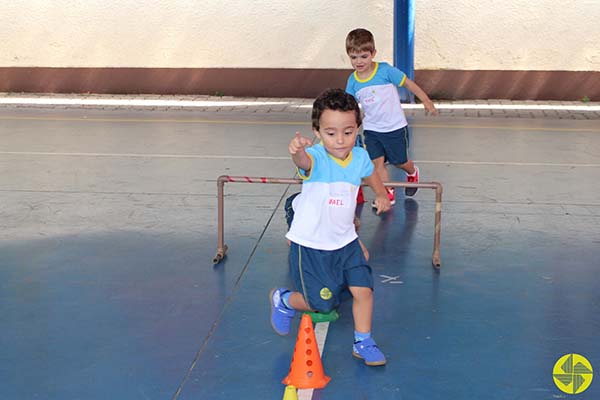 Frias  para brincar! - Colgio Le Perini. Educao Infantil e Ensino Fundamental. Indaiatuba, SP